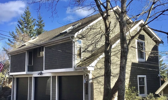 Chamberlain House | BOLD OCEANFRONT RETRO GUESTHOUSE IN MID-COAST MAINE!n3/1 WITH PRIVATE DECK.