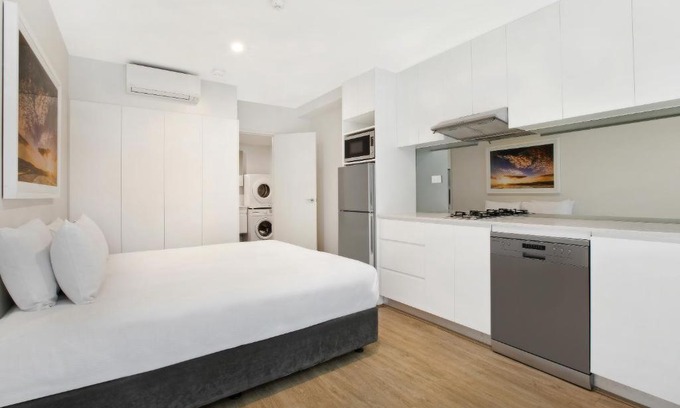 Bondi Hotel | Bondi Beach Studios Suite