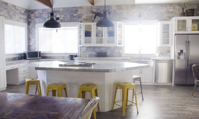 Nibley House | Book Now! Spacious Fall Getaway with Beautiful Scenery & Nearby Activities!