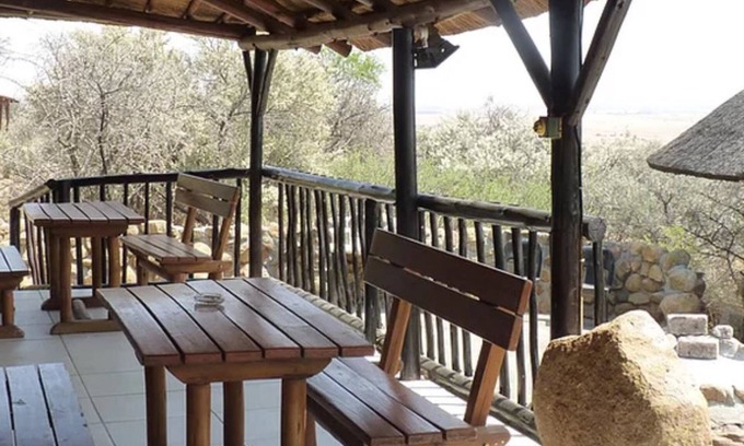Moqhaka Cabin | Boskoppie Lion & Tiger Reserve
