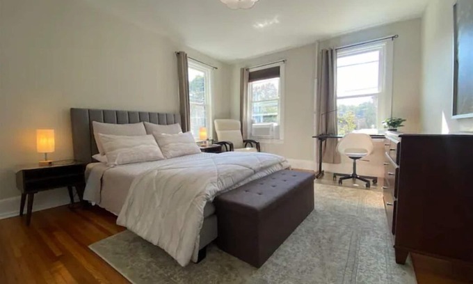 Ward Two Condo | Boston 2bd King Bed near Harvard, MIT, subway near Boston. On-site free Parking