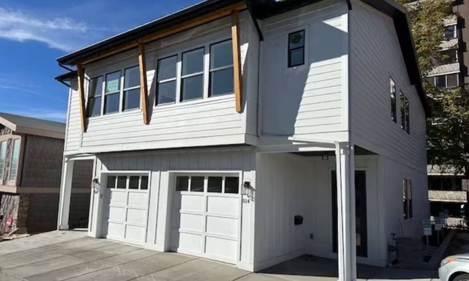 East Central House | Both Sides of New Construction Twin Home