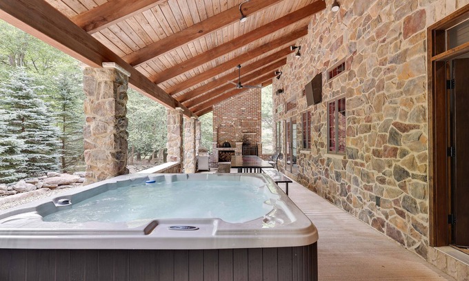 Lake Harmony Villa | Boulder Lodge Waterpark & Ski Resort -Big Boulder & Jack Frost-Hot Tub-GameRoom