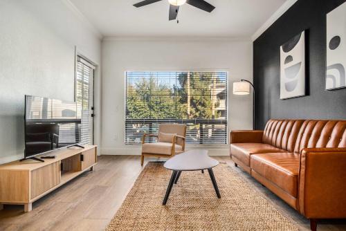 Chandler Apartment | Boulevard Stays Quiet Modern 2BR Pickleball Pool Parking Gym 05