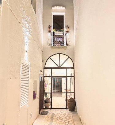 Lucugnano House | Boutique Courtyard Home & Loft with Pool & Garden