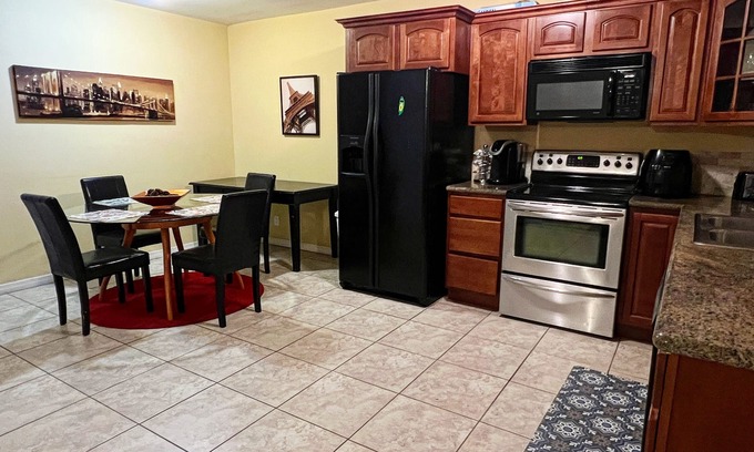 Highland Garden Villa | Boutique Gated Modern 2 bed/1b WiFi , work area , Netflix, W/D Keurig , parking