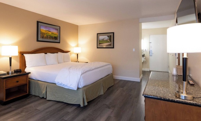 Solvang Apartment | Boutique Hotel King Balcony Room