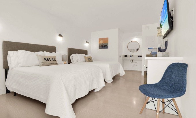 Deerfield Beach Hotel | Boutique Hotel 2 Double Beds 1 block to the beach!