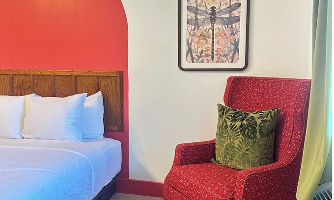 Lawrenceburg Apartment | Boutique Motel with cozy nature inspired mid century design