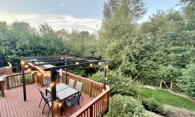 Delridge House | Boutique & Spacious Home w/Parking & Privacy - On Hawaiian Time