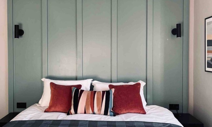 Galashiels Apartment | Boutique studio, twin beds, en-suite & kitchenette