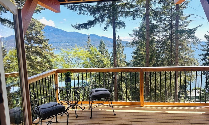 Bowen Island House | Bowen Island Getaway by the Sea- Dog friendly- Ocean Views