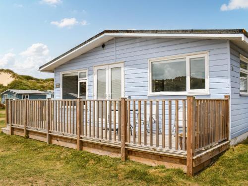 Hayle House | Bows Pad