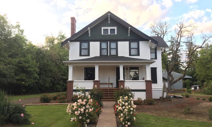 McMinnville House | Boyer Farm House located in the heart of wine country.