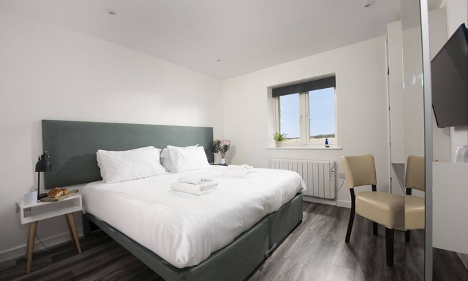 St Just Hotel | Bozans, B&B - a hotel room that sleeps 2 guests in 1 bedroom