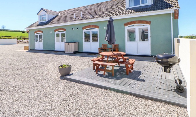 Durham Cottage | BRACKEN COTTAGE, family friendly, with a garden in Shadforth