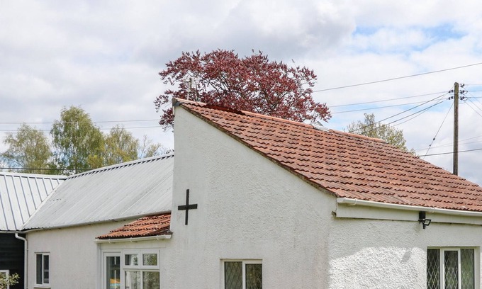 Whimple Cottage | BRAMLEY COTTAGE, pet friendly, character holiday cottage in Whimple