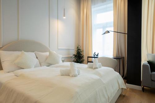 Schottenfeld Apartment | Brand-new 2-room apartment with a king size bed