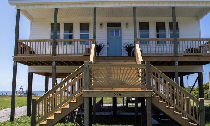 Harkers Island Cottage | Brand NEW 3 bedroom waterfront cottage on Harker's Island!