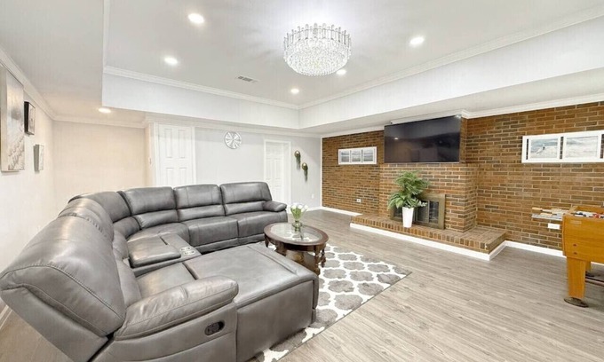 Fort Walton Beach Villa | Brand New 5-Bedroom Beach Villa -1 Minute to Beach