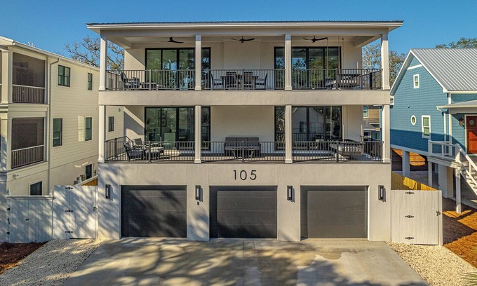 King City Cottage | BRAND NEW 6 Bed 9 Bath Luxury Beach House W/Private HEATABLE POOL Steps to Beach