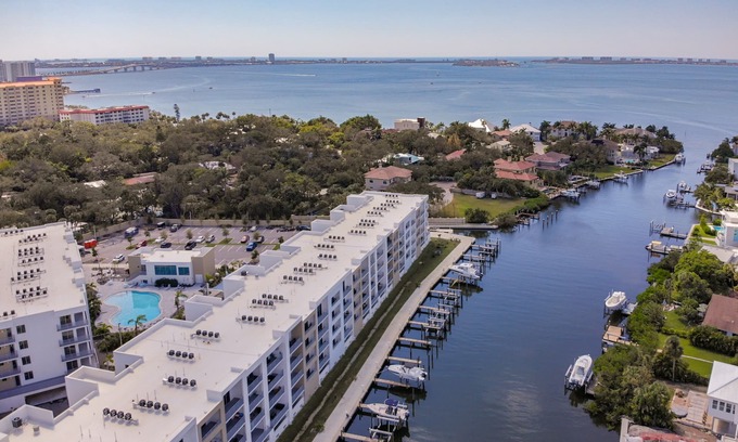 North Trail Condo | BRAND NEW CONDO WITH BAY VIEWS IN DOWNTOWN SARASOTA.