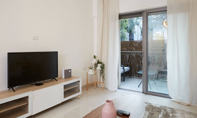 Mea She'arim Apartment | - Brand New Flat Haneviim Street -