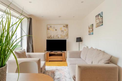Vassall Apartment | Brand New Flat in Central London with Car Park