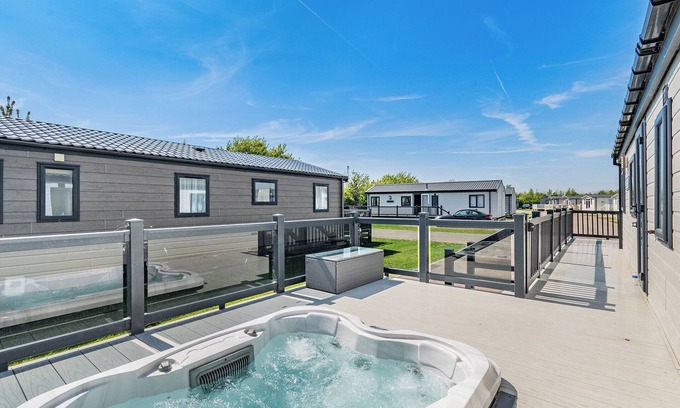 Skegness Ski Chalet | Brand new for 2021. Outstanding, spacious lodge with one double and two twin.