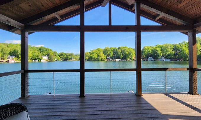 Lynn House | Brand new house with boat house on a spring fed private lake.
