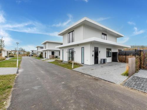 Zeewolde Villa | Brand new luxury villa on a small-scale park with its own jetty