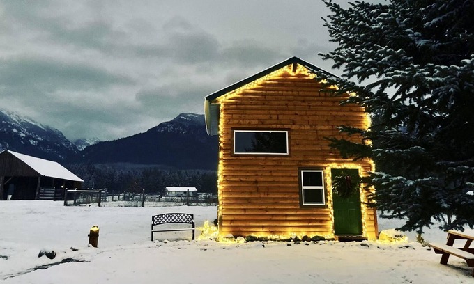 Ronan House | Brand New Mountain View Cabin