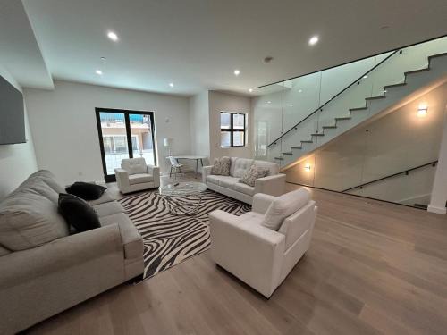 Redwood City Apartment | Brand new townhome sleeps 10
