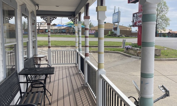Branson Theater District Hotel | Branson Victorian Inn