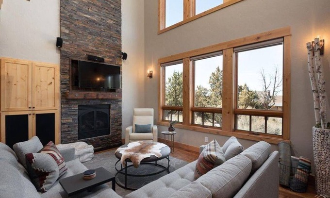 Powell Butte Cabin | Brasada Ranch 2-Story Cabin with Loft; Sleeps 6