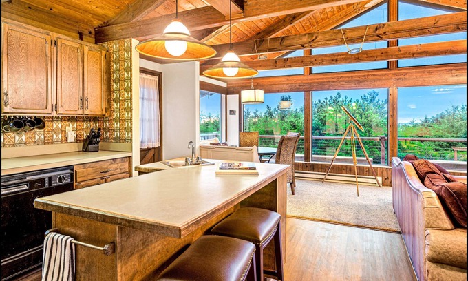 Copalis Beach House | Brathouse By The Sea - Easy Access to the Pacific