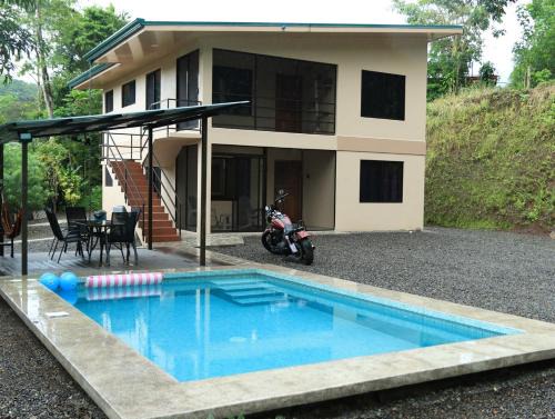Canton Parrita Apartment | Breadfruit House, Pool and BBQ