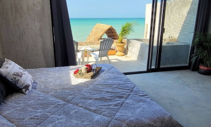 Chelem Apartment | Breathtaking-new large ocean view balcony suite