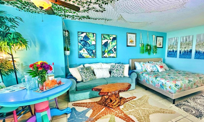 Rogers Seabreeze Resort | Breathtaking Oceanview Stay Just Steps FROM EVERYTHING!