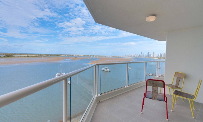Labrador Apartment | Breathtaking Waterviews Deluxe 2 Bedroom Apartment