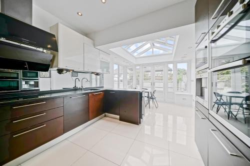 St. Margarets and North Twickenham House | Breezy Richmond Home