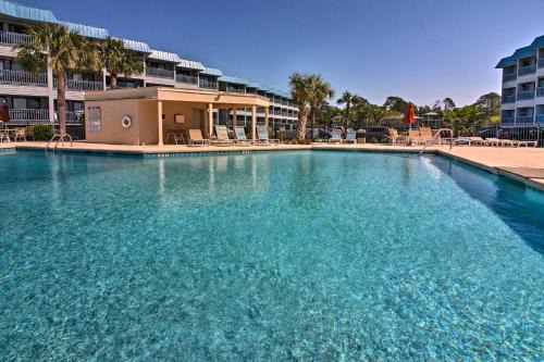Tybee Island Apartment | Breezy Tybee Island Condo - 100 Yards from Beach!