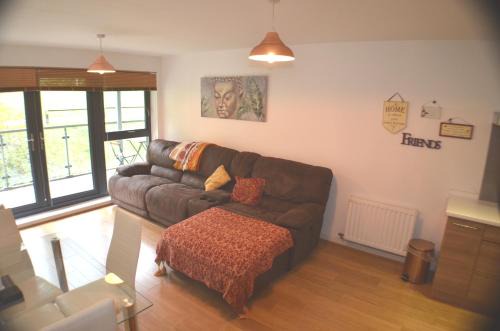 Brentwood Apartment | Brentwood Town Retreat - Large 2 bedroom apartment
