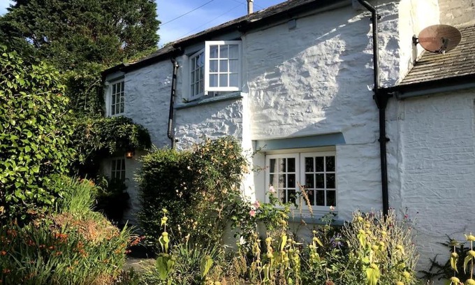 Boscastle House | Briar fishermans Cottage and garden by the coast