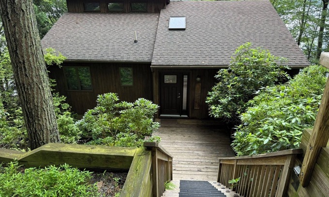 Lakeville Ski Chalet | Briar Hill North Lakefront Contemporary with Private Dock