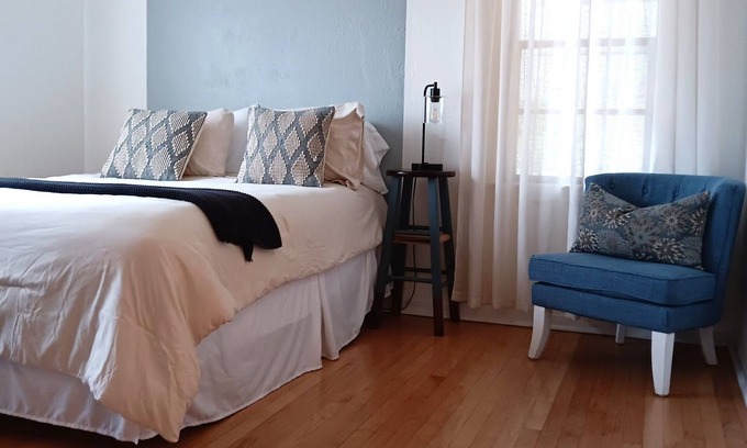 Eustis House | Briarcliff Cottage · Cozy 1950s Home Near Downtown