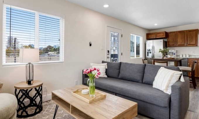 Grant Hill Villa | Bridge|Heated Pool/Spa |Downtown|Freeways|Airport