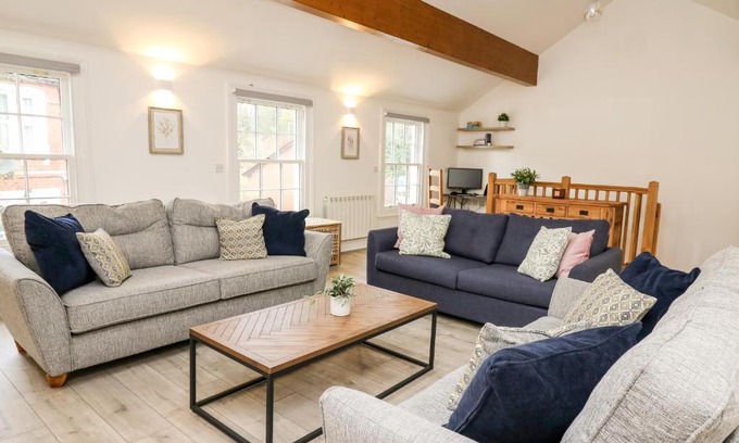 Howey House | Bridgend Cottages