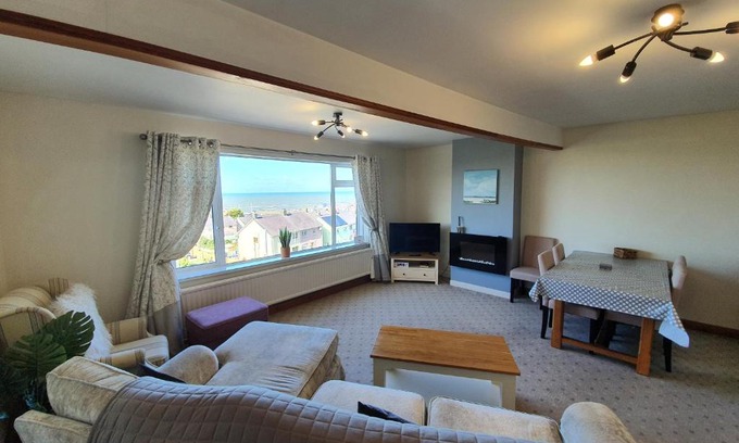 Aberaeron Apartment | Brig-y-Don Apartment with a View