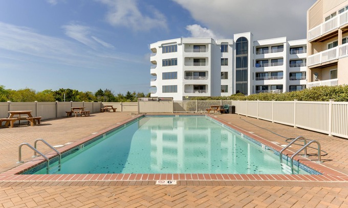 Southend Condo | Brigantine Condo w/Beach Access & Pool Views